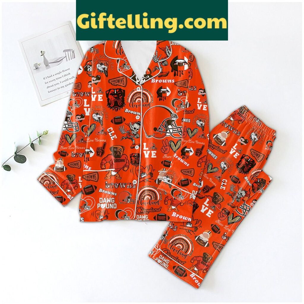 Chicago Bears Beardown Love Pajamas Set, featuring a pair of matching pants and top with the Bears logo and heart pattern