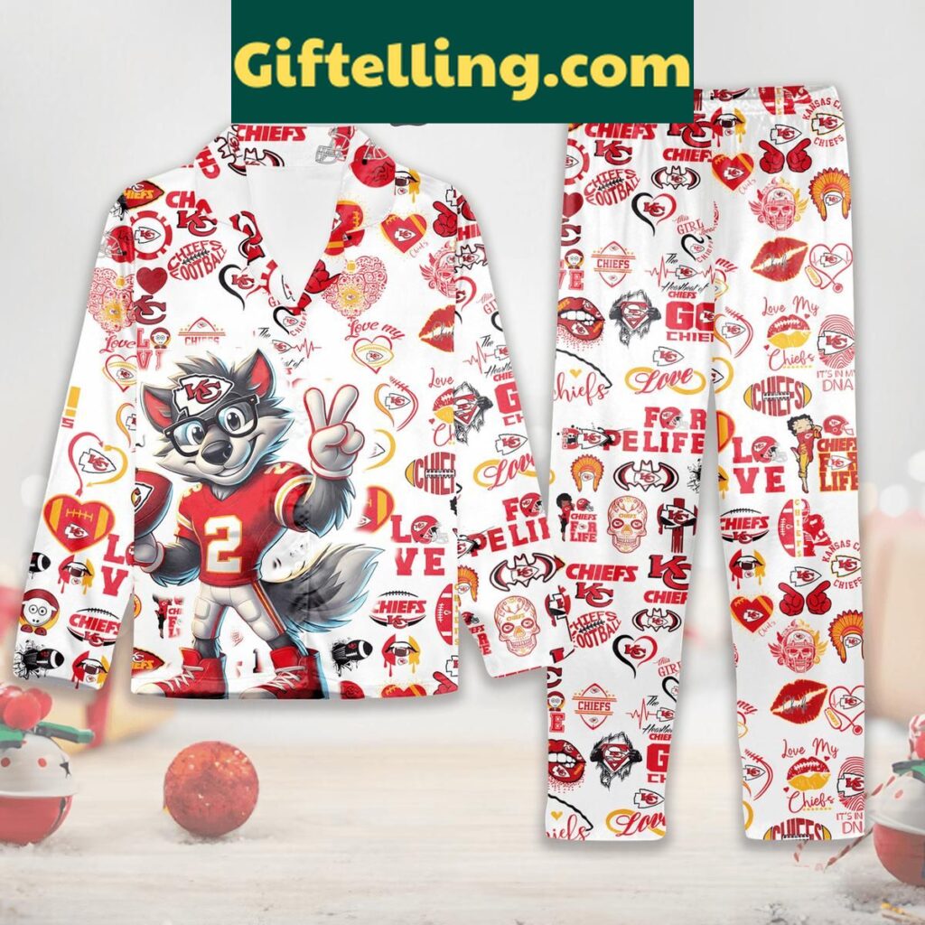 Kansas City Chiefs KC Wolf Victory Love Polyester Pajamas Set
