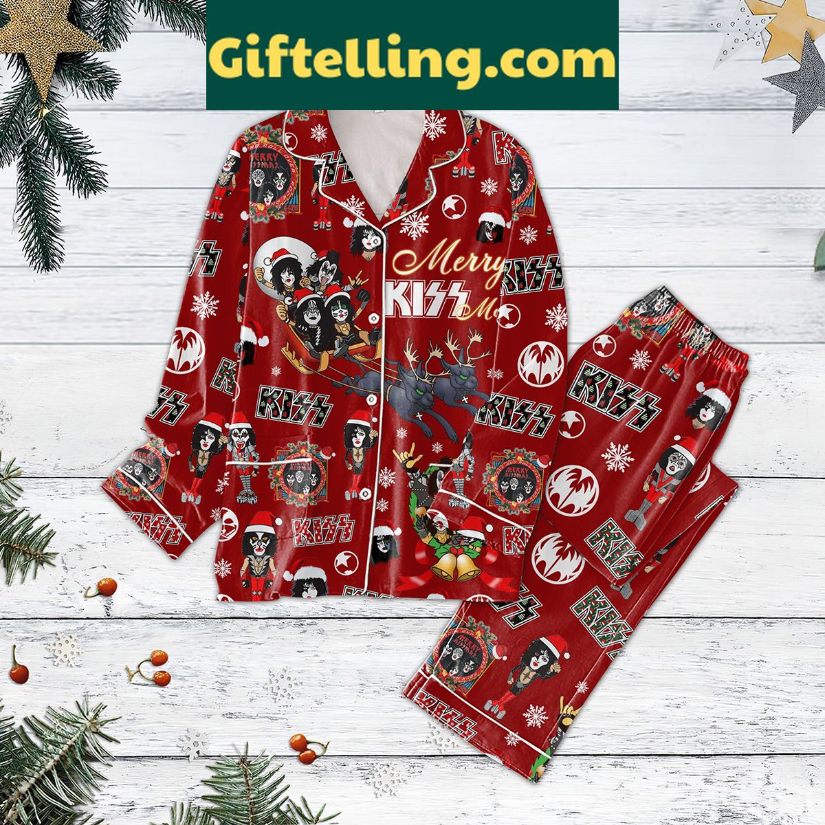 kiss-merry-christmas-pajamas-set-for-a-cozy-holiday-season-1 Kiss Merry Christmas Pajamas Set for women