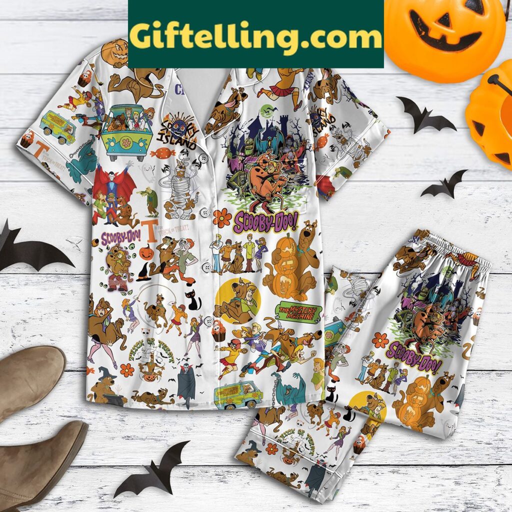 Scooby Doo Trick or Treat The Mystery Machine Pajamas Set