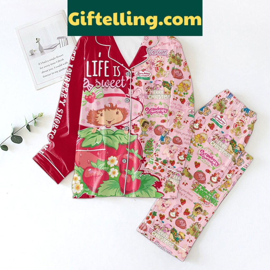 Strawberry Shortcake Merry Christmas You Can Do Great Things Pajamas Set for kids